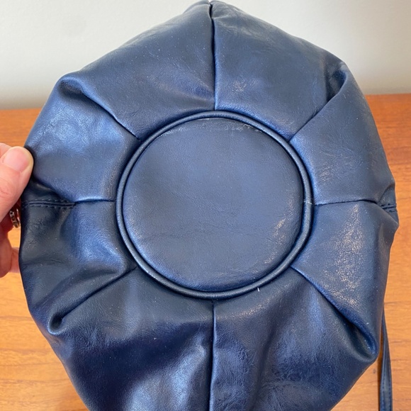 Vintage Capezio Round Navy Leather Purse - Picture 9 of 9